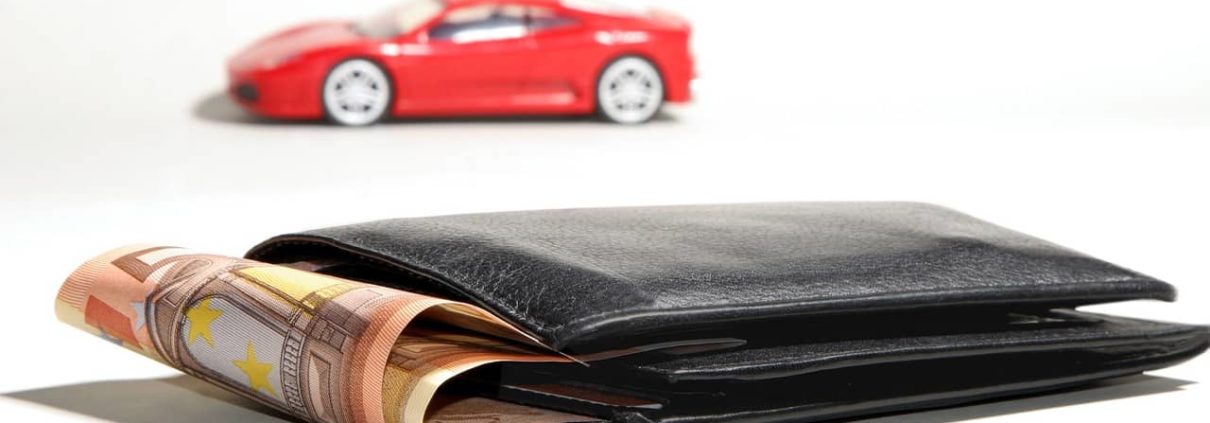 image of a car and wallet with money from unsecured business loan