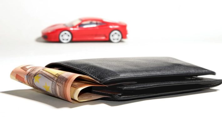 image of a car and wallet with money from unsecured business loan